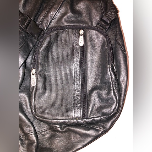 Amerileather APC Black Leather Sling Bag - Picture 3 of 13